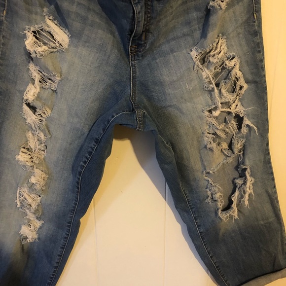 Distressed boyfriend jeans - Picture 2 of 3